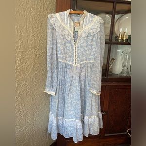 70s Gunne Sax gauzy floral dress vintage cottage core powder blue knee length